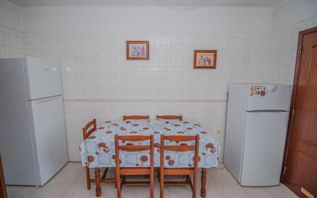 Charming Private Rooms in an Apartment A2 Penha - Faro