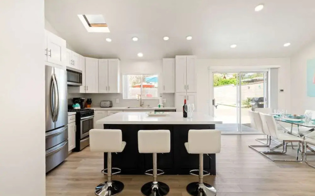 Experience Modern Luxury at Desert Hideaway