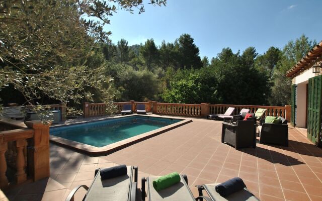 Spacious Mansion in Alaró With Swimming Pool