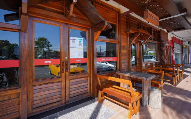 OYO 89976 Fins Hotel