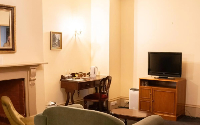 The Macquarie Hotel