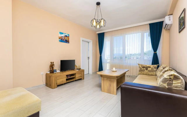 Bright Modern 2BD Apartment with Panoramic View