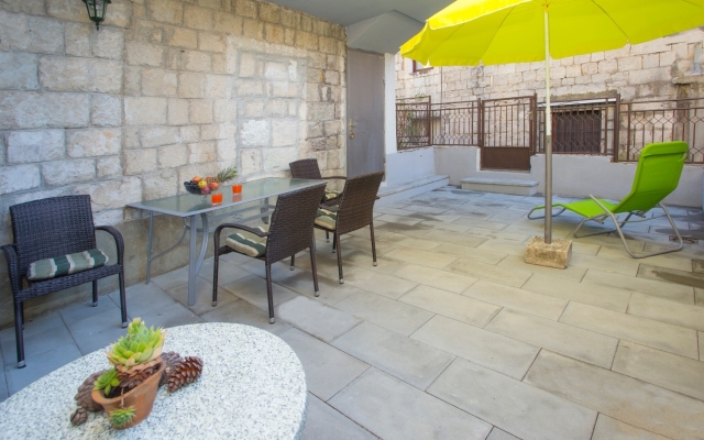 Apartment Zdrav - with big terrace: A1 Split, Riviera Split