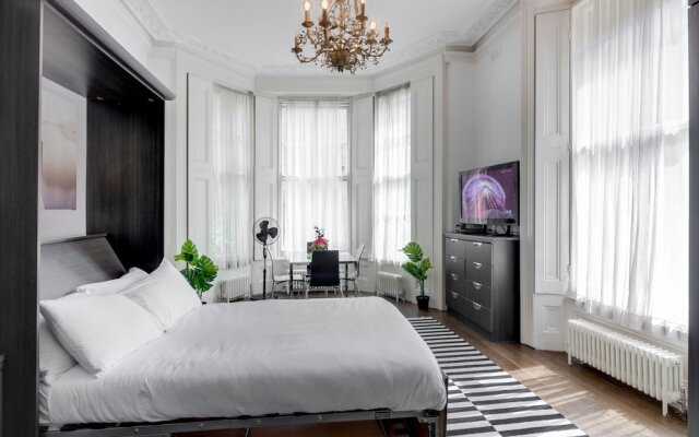 Large Studio Apartment  Central London