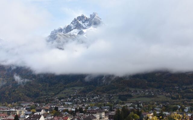 Spacious Apartment in Sallanches near Ski Area