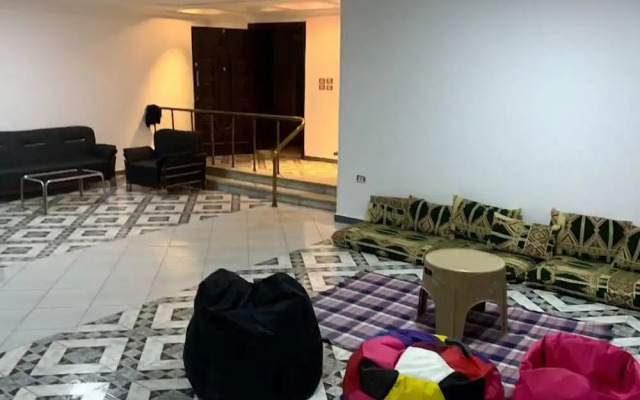 El Karnak Hostel