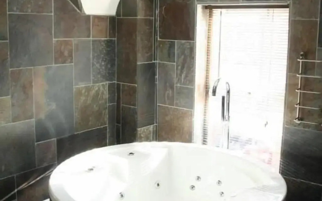 Leaside Hotel