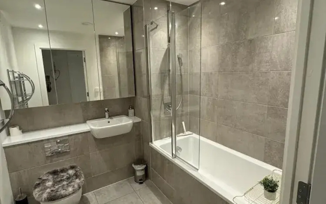 London City Chic Apartment With 3 Bedrooms