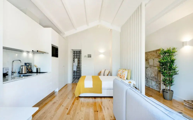 Porto Downtown Studio with Balcony