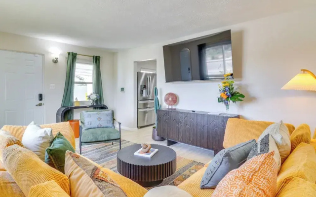 Central Albuquerque Getaway w/ Hot Tub & Grill!