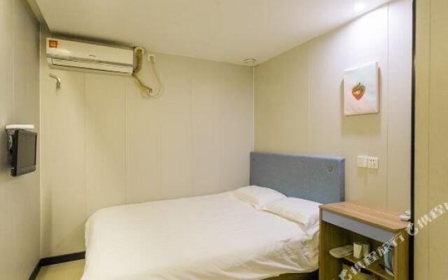 Yibai Liangpin Hotel (Shaoxing Keqiao Wanda Plaza)