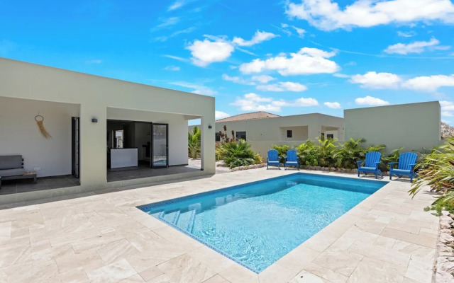 Villa Jasmijn  with private pool, at Mambo Beach
