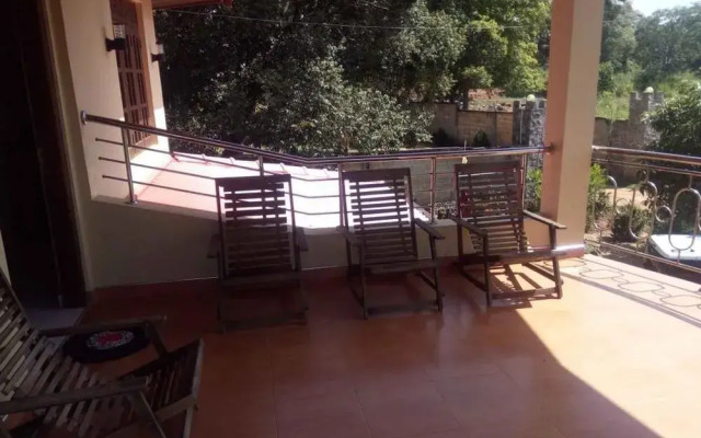 Yoho Peacock Home Stay