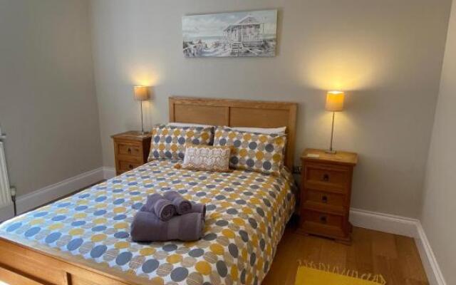 Sandown Seaside Apartment Ground Floor 4