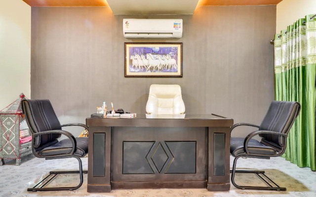 SPOT ON 65353 Hotel Triupati Lawn