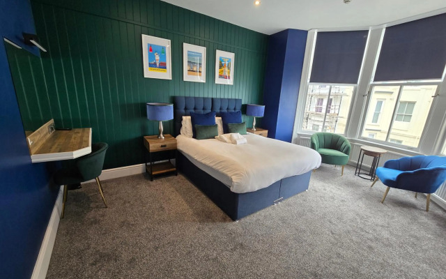 Delmont Hotel