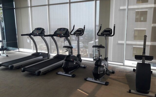 Highrise Cityview Aspire Condo Gym Pool