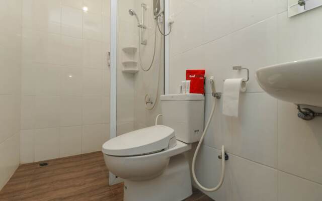 RedDoorz Plus near Ferry Terminal Batam Center