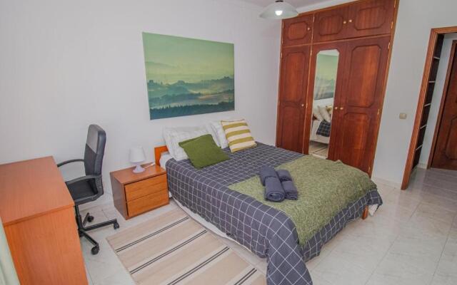 Charming Private Rooms in an Apartment A1 Penha - Faro