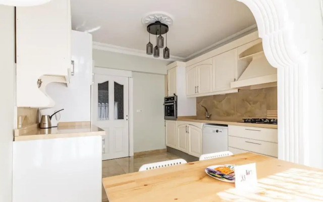 Fully Furnished Magnificent Flat in Uskudar