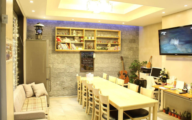 Beluga Guest House - Hostel