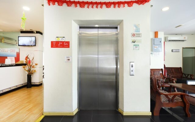 OYO 497 EQ Ferringhi Hotel