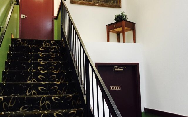 Sutton Suites Hotel