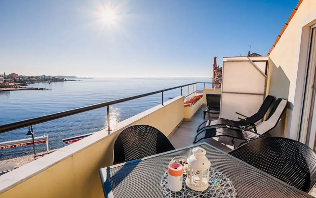 Sleek and Stylish Umag Apartments With Sea View