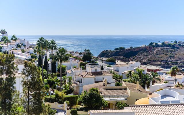 Sea view Apartment with 3 spacious Terraces & 2 Swimming pools