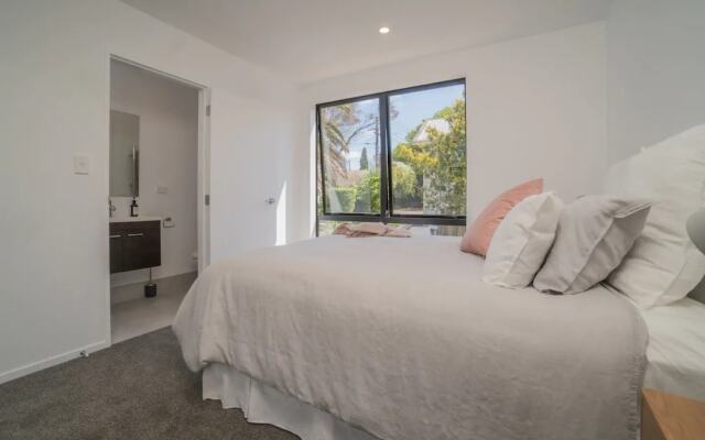Spacious and Quiet 2 Bedroom Apartment in Ellerslie