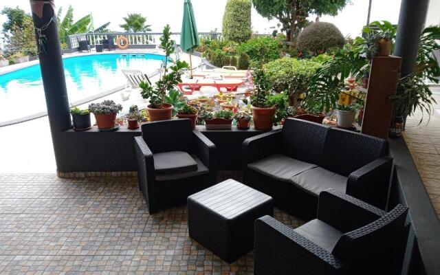 Arcos Grand Suites with pool