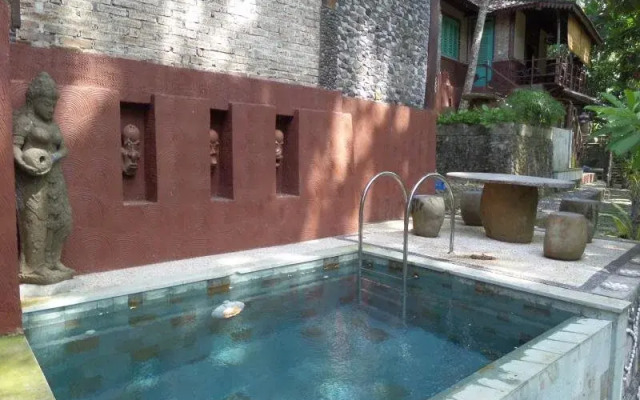 瓦纳普拉斯塔别墅(Wanaprasta Villa)