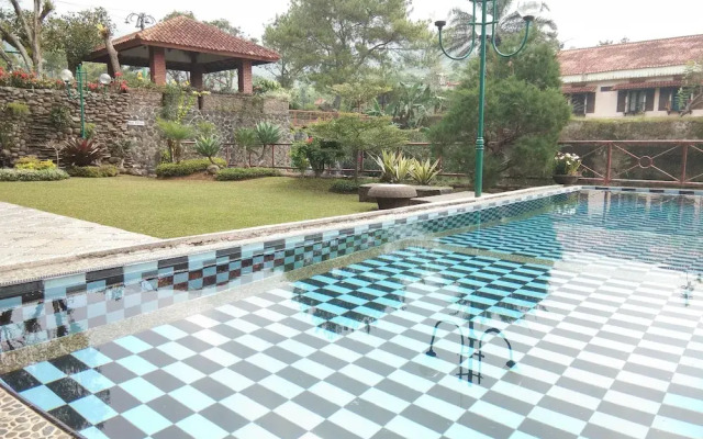 Villa Danau 5 Bedroom for 50 pax