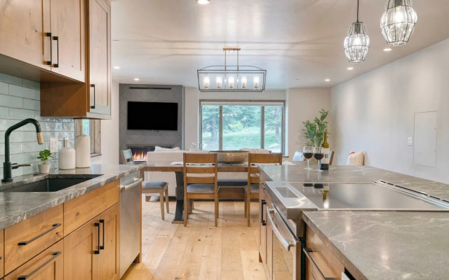 Snowflake by Avantstay Ski In/out + Patio