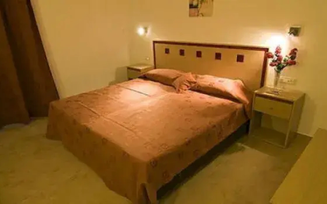 Sifis Studios Pefkos