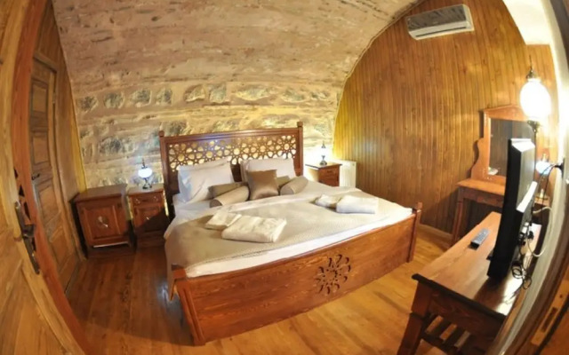 Issız Han Tarihi Butik Otel