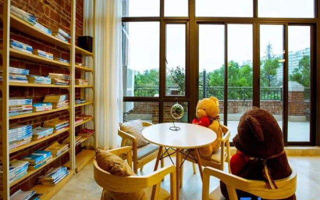 Zhigao Academy Homestay (Lingnan Normal University Chikan Old Street Scenic Area) – Outside – Zhanjiang