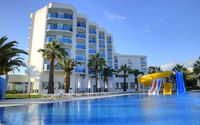 Le Bleu Hotel & Resort