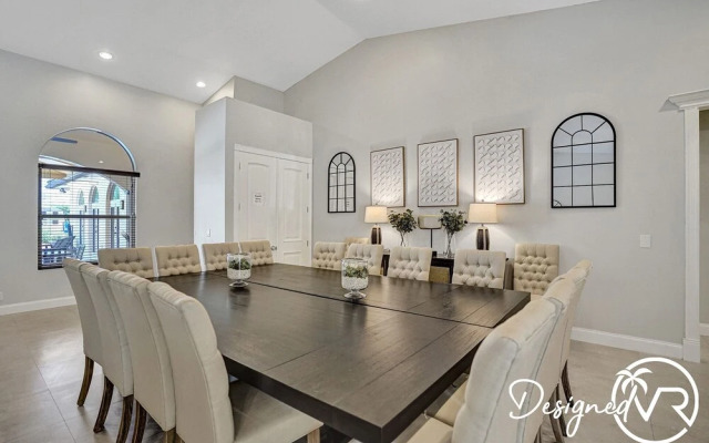 8-BR with Pool & Mini-golf & Soccer
