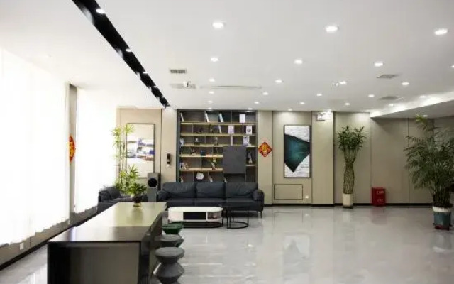 Xiongxian Qiancun Business Hotel