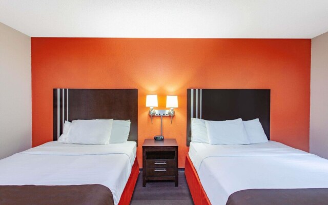 AmericInn by Wyndham Carlton