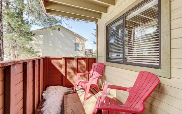 Flagstaff Condo w/ Balcony in Golf Community!