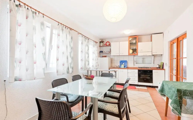 Comfortable Apartment With Large Covered Terrace