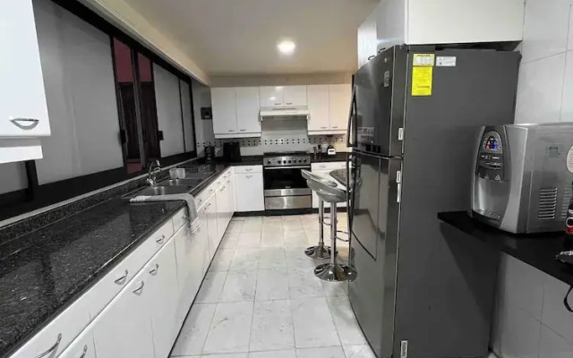 Posh Polanco Apts with Tv and Desk