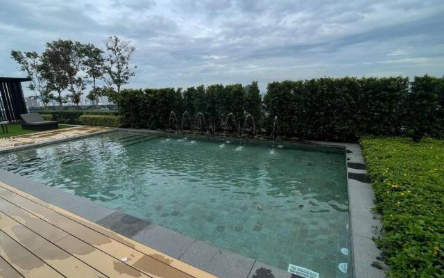 Suites with Infinity Pool at Georgetown B11