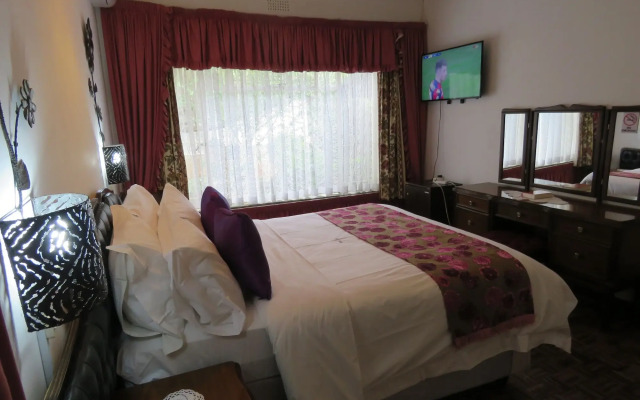 Parrot Lodge
