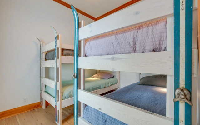 Pet-friendly Minocqua Home: Walk to Lake & Dining!