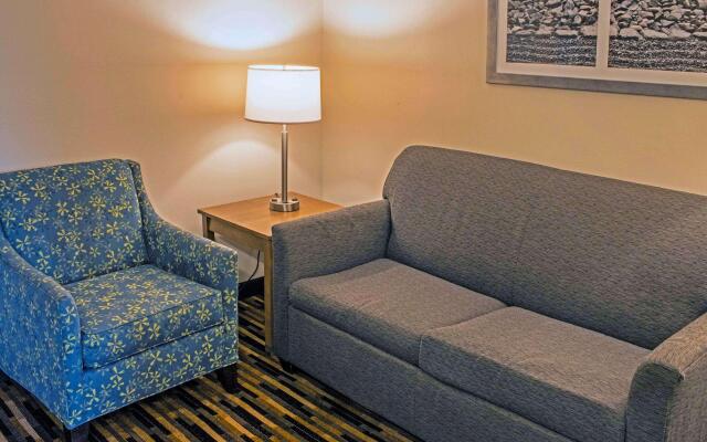 Quality Suites Lake Wright - Norfolk Airport