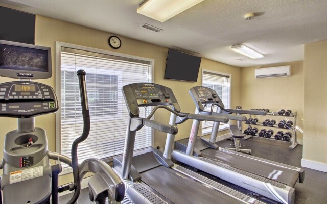 Near Golf & Table Rock Lake: Condo w/ Pool Access