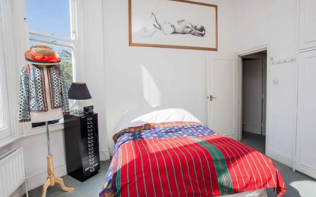 Beautiful and Light Chelsea 1 Bed Apartment